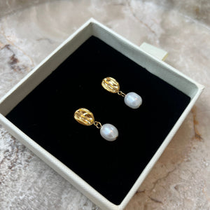 Hamret Perle Øreringe - 18K Guldbelagt