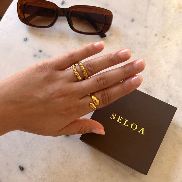 Detalje af Dobbelt Chunky Ring med dobbelt design.