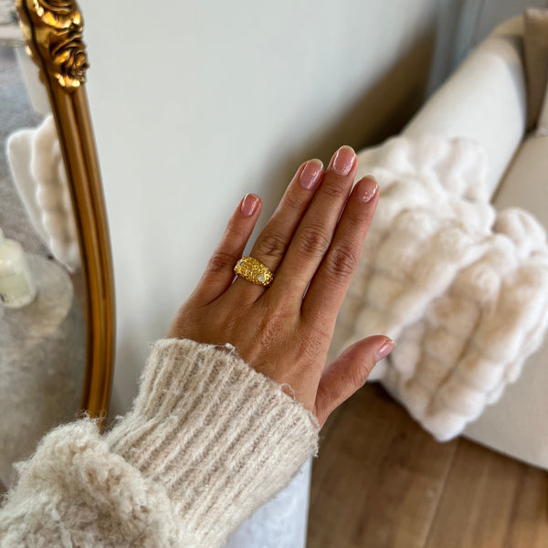 Detalje af Cosmo Ring med elegant design.