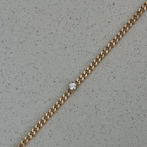 Elegant Cuban Kæde Armbånd med markante kædeled og gylden finish.