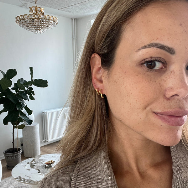 Creol Øreringe med hjerteformet detalje i 18K guldbelagt stål