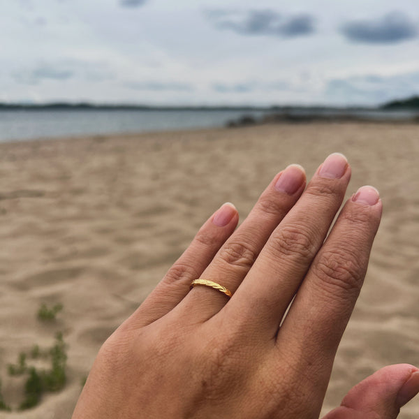 Classic Sun Ring i 18K guldbelagt rustfrit stål.