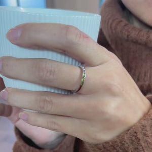 Color Ring i sølvfarvet rustfrit stål vist fra flere vinkler.