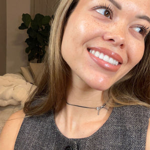 Detalje af Sløjfe Slangehalskæde med elegant sløjfedesign.