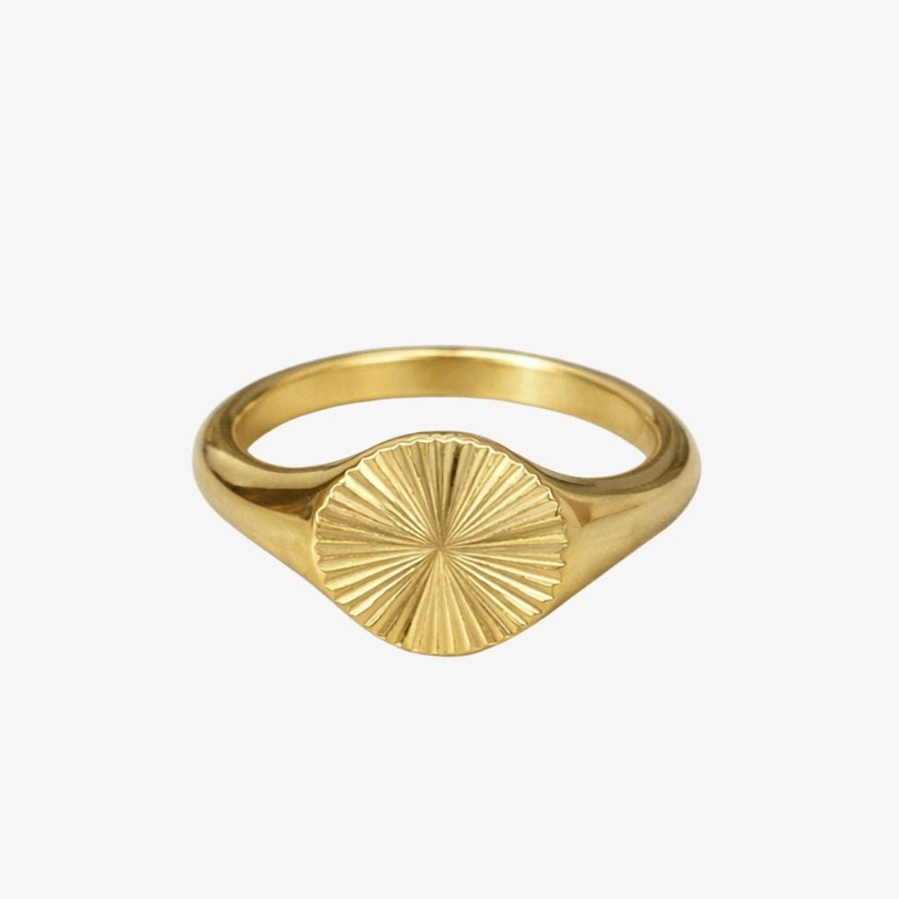 Sun Rund Ring i 18K guldbelagt rustfrit stål.