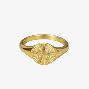 Sun Rund Ring i 18K guldbelagt rustfrit stål.