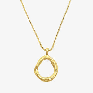 Wavy Circle Halskæde i 18K guldbelagt rustfrit stål.