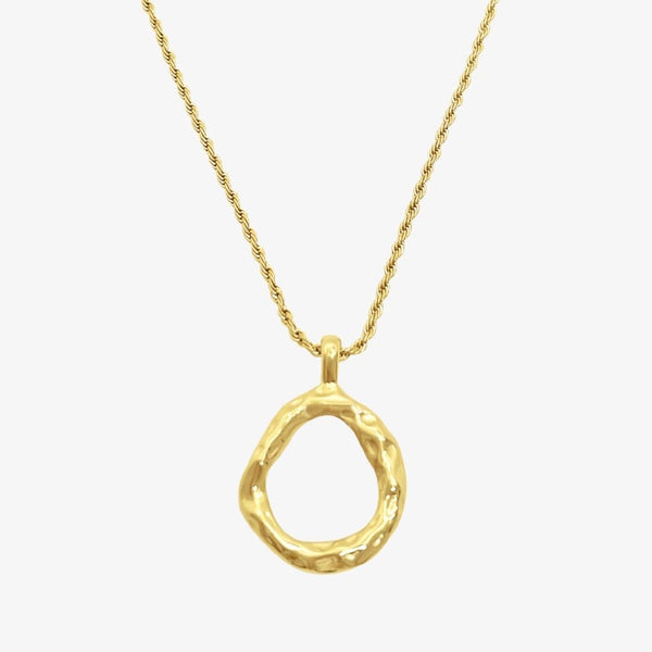 Wavy Circle Halskæde i 18K guldbelagt rustfrit stål.