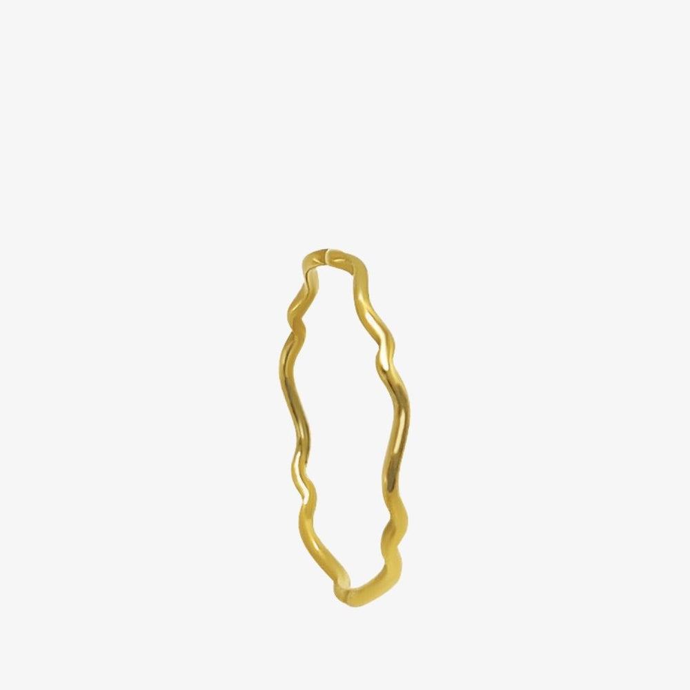 Wavy Fine Ring i 18K guldbelagt rustfrit stål.